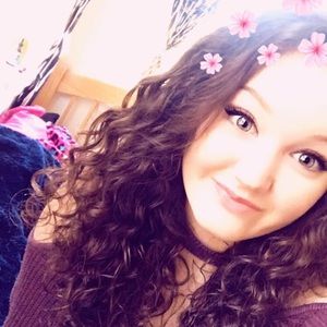 Meet your Posher, Kira